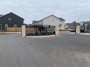 Building Photo - 10327 Candlewood Wy