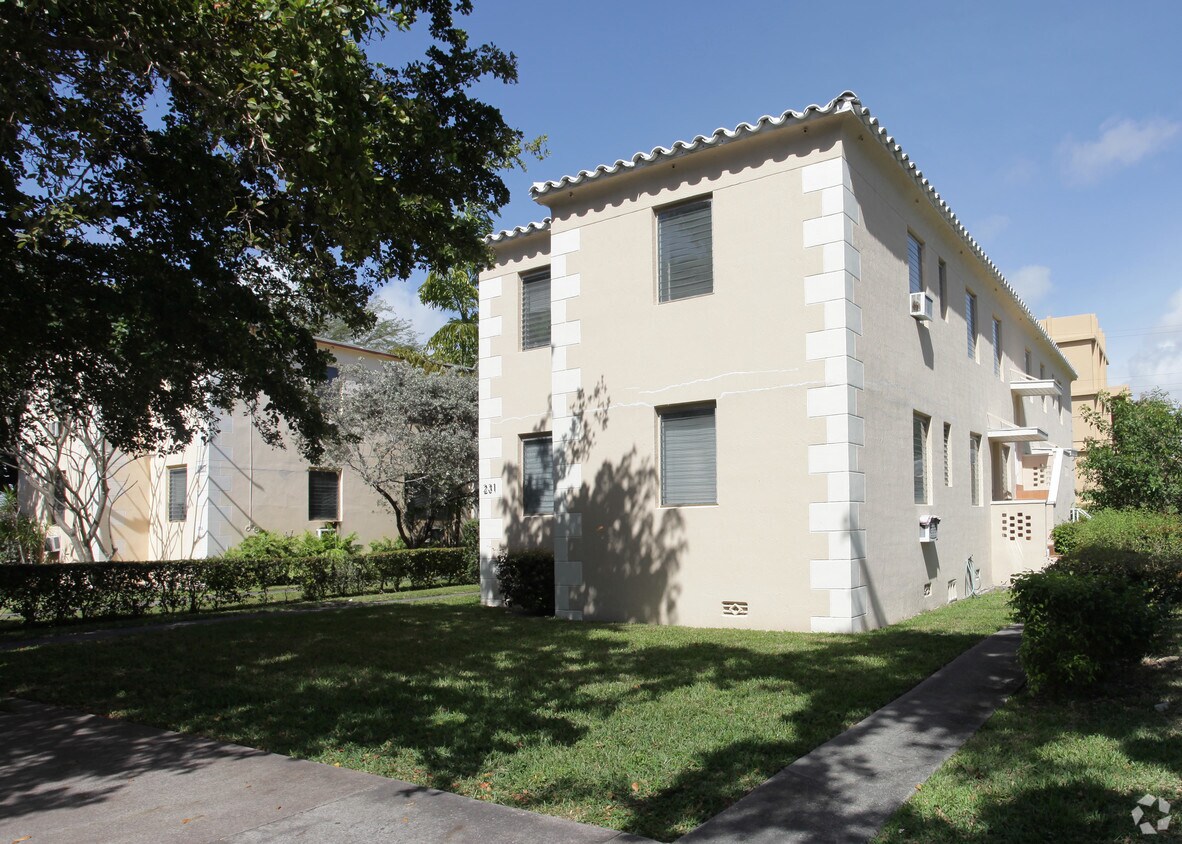 Building Photo - 231 Santillane Ave