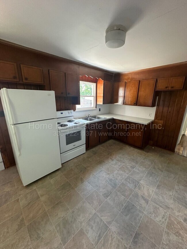 Foto del edificio - 139-141 Westdale (Drawer 1 - 608)