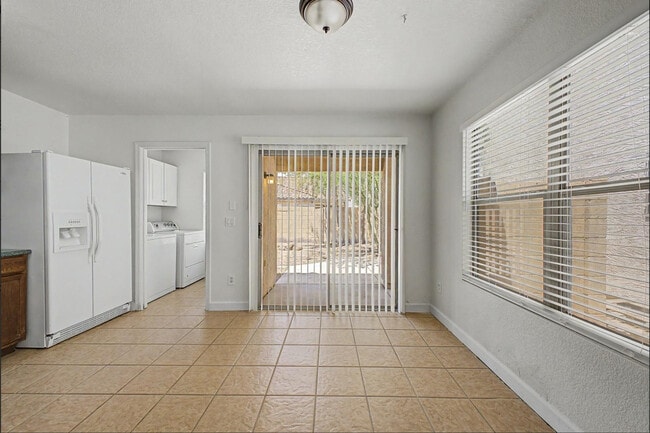 Building Photo - 1112 S Bogle Ct