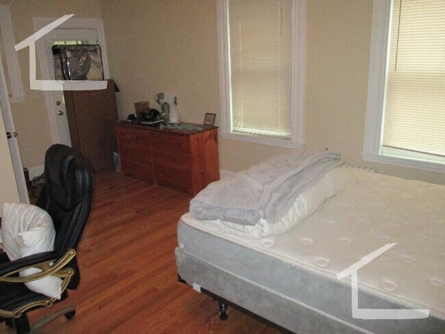 Foto del edificio - 3 Bed 1 Bath in Brighton 9/1