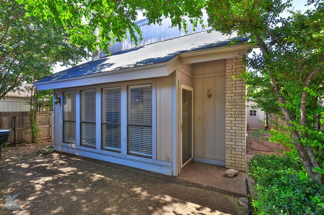 Building Photo - 29 Harbour Town