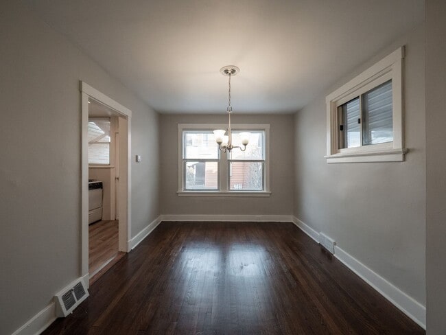 Building Photo - L323