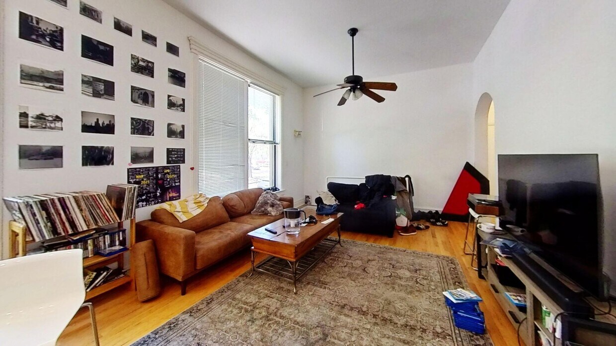 Primary Photo - Duplexed Lakeview Three Bedroom Two Bath