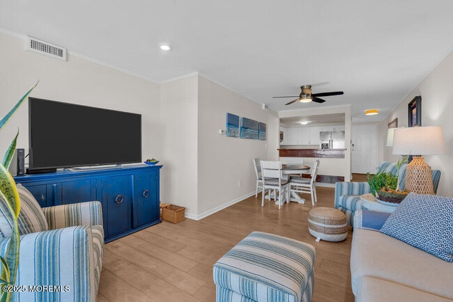 Building Photo - 422 Ocean Blvd N