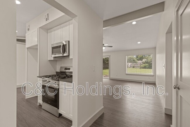 Building Photo - 4541 E 32nd Pl