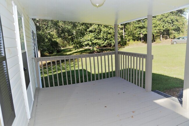 Building Photo - 585 Thompson Mill Rd