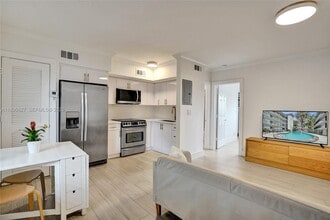 Building Photo - 924 SE 2nd St