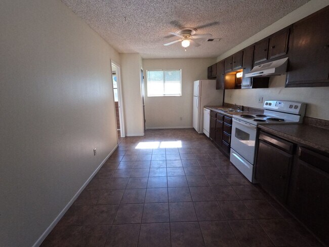 Foto del edificio - 3420-3422 McConnell Drive