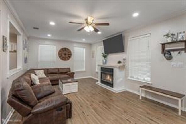 Building Photo - West Shreveport!