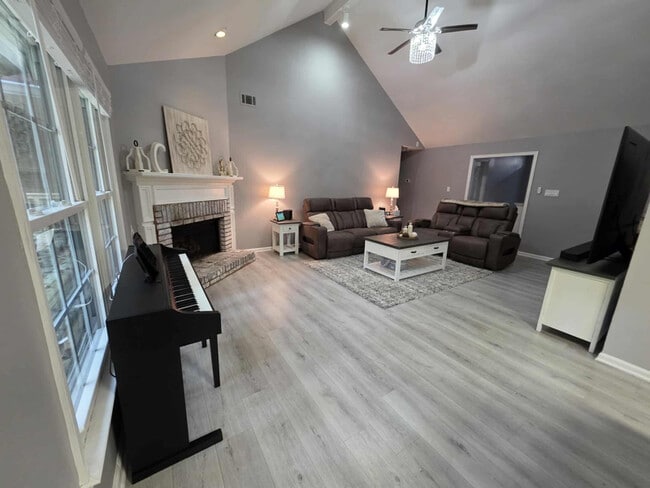 Foto del edificio - 1211 Fern Hollow Dr