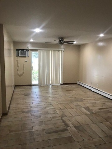 Primary Photo - 1160 Valley Ln