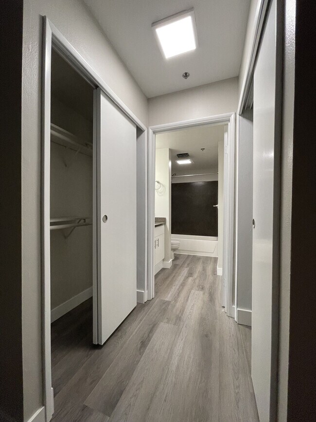 Interior Photo - Elliott Pointe