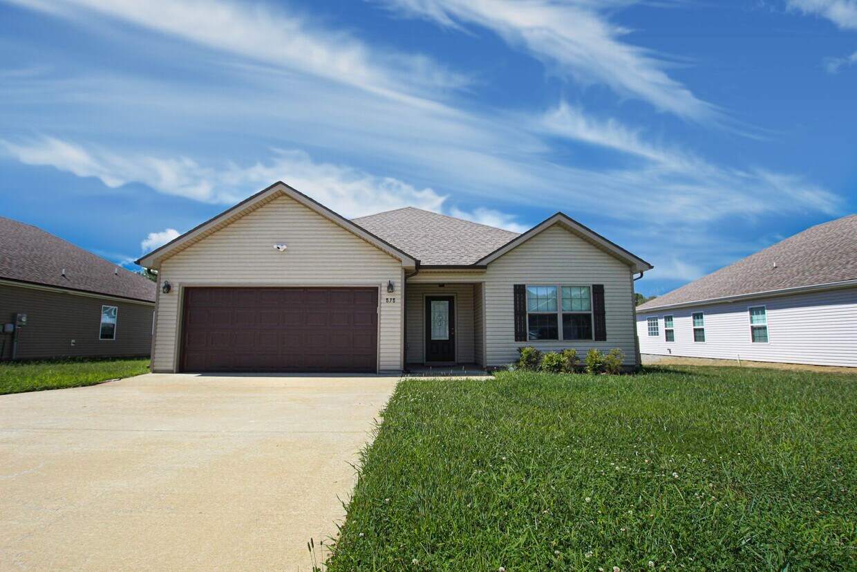 Foto principal - Pet Friendly Three Bedroom!