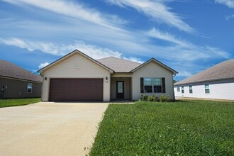 Building Photo - 838 Rushing Dr