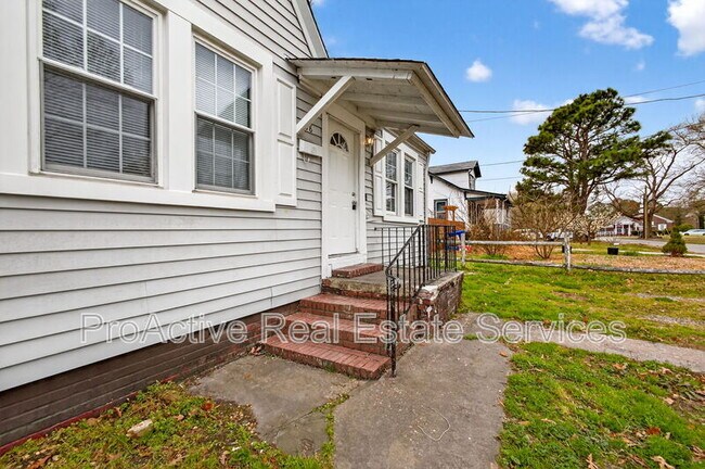 Building Photo - 108 Wright Ave