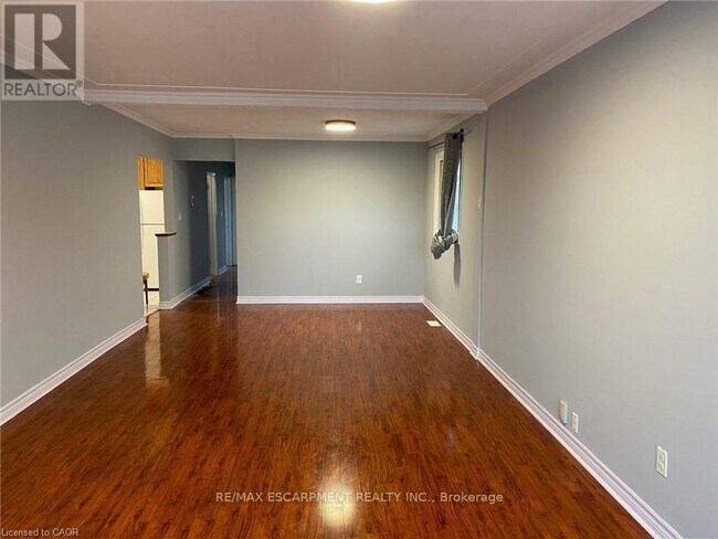 Photo du bâtiment - 11 Parkdale Ave S