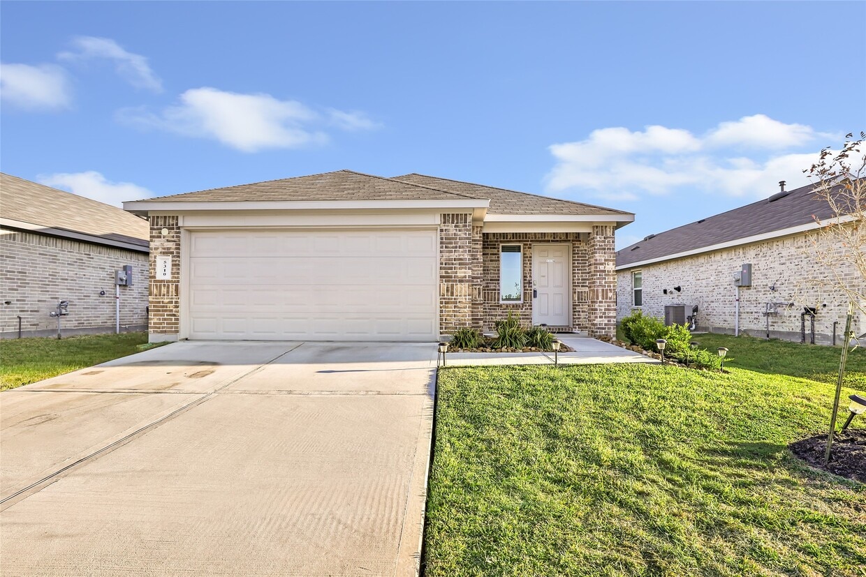 Foto principal - 5310 Castlebury Meadows Dr