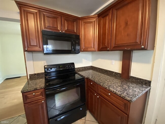 Building Photo - 6 br, 2 bath House - 601 Catherine St