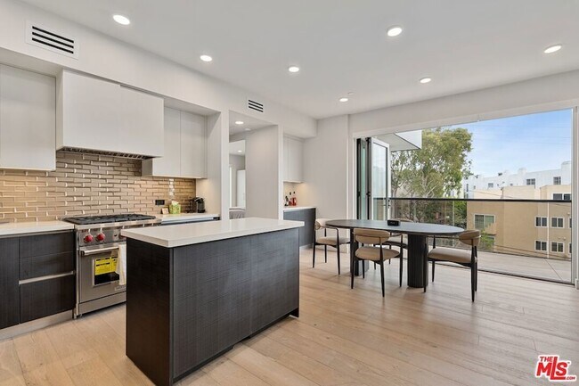 Foto del edificio - 505 S Barrington Ave