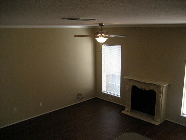 Building Photo - 17625 Red Oak Dr