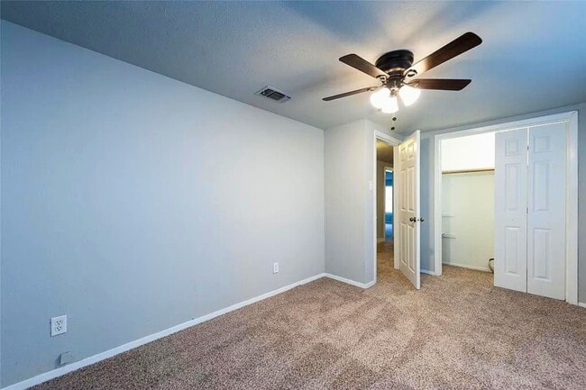 Building Photo - 502 Oak St