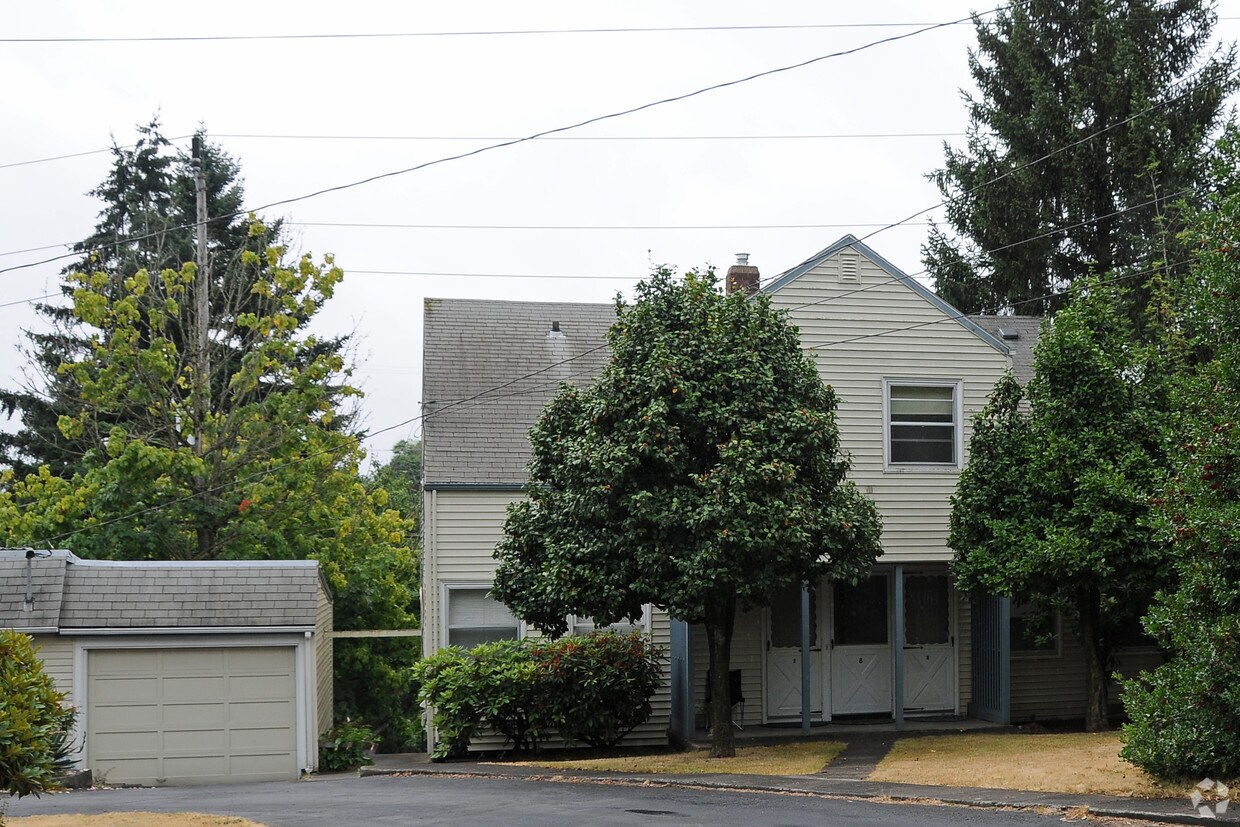 Building Photo - 7934 SW Barbur Blvd