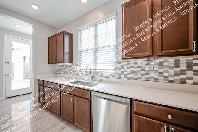 Building Photo - 3 bedroon 3.5 bath in Chandler