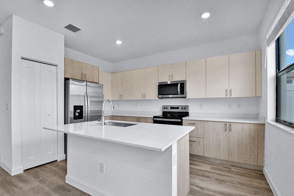 Foto principal - 702 Stellar Ct