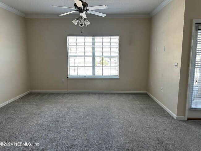 Building Photo - 9740 Summer Grove Way W
