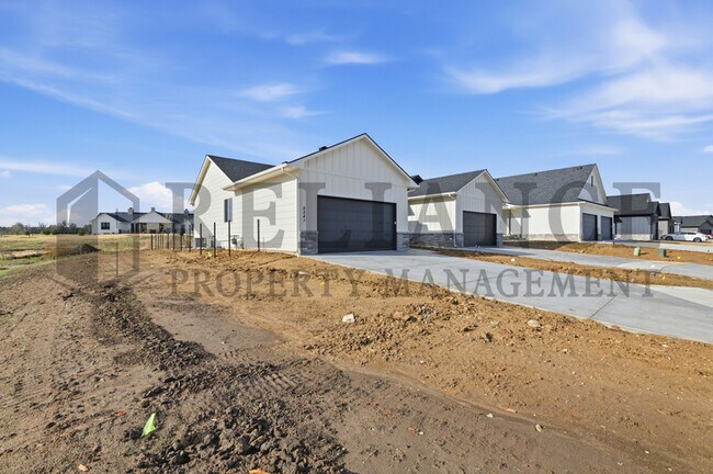 Foto del edificio - 5241 N Pinecrest Ct
