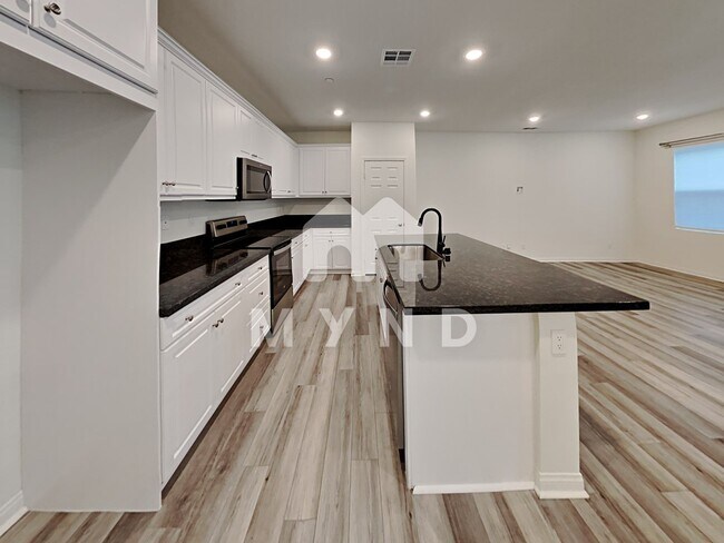 Foto del edificio - 443 Fitzpatrick Rd Unit 102-B1