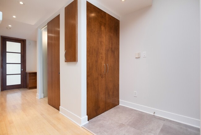 Entrance - 115 Rue Saint-Augustin
