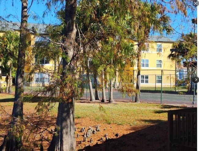 Foto del edificio - 5773 Gatlin Ave