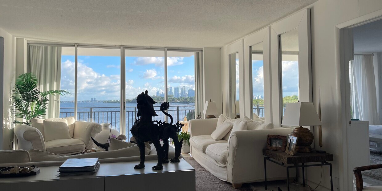 Foto principal - 770 NE 69th St