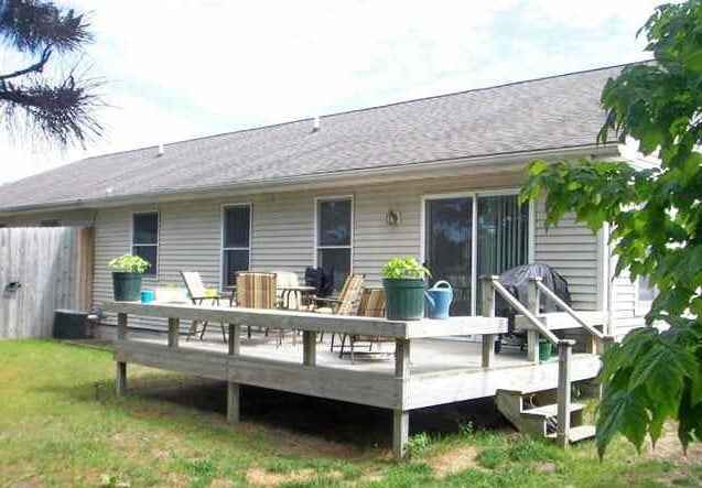 Backyard Deck - 1517 Manor Ln