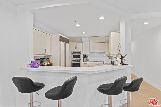 Building Photo - 10724 Wilshire Boulevard Apt ##503, Los An...
