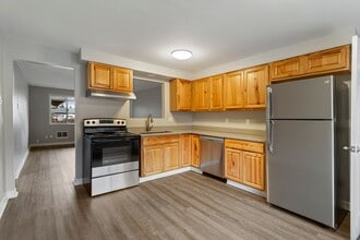 Building Photo - 1365 SE Cedar St