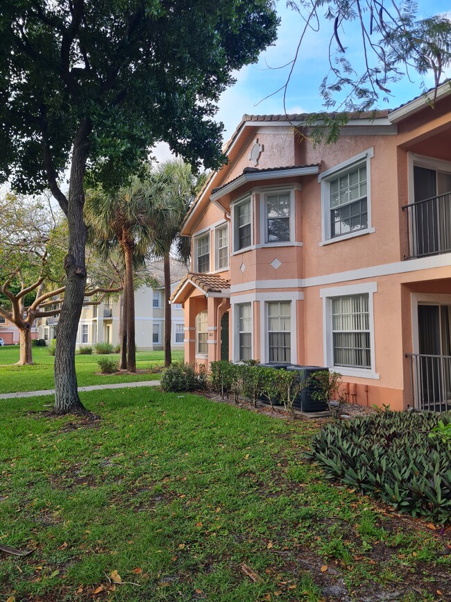Foto del edificio - 1008 Belmont Ln