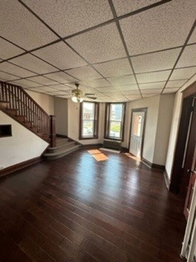 Foto del edificio - 402 N Railroad St