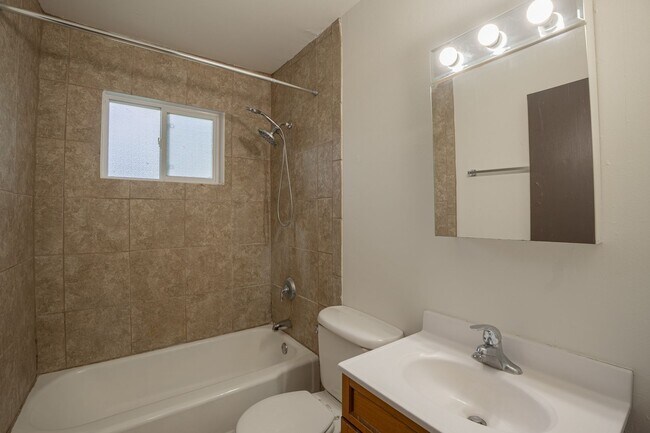 Foto del edificio - 2113 Lake Point Dr