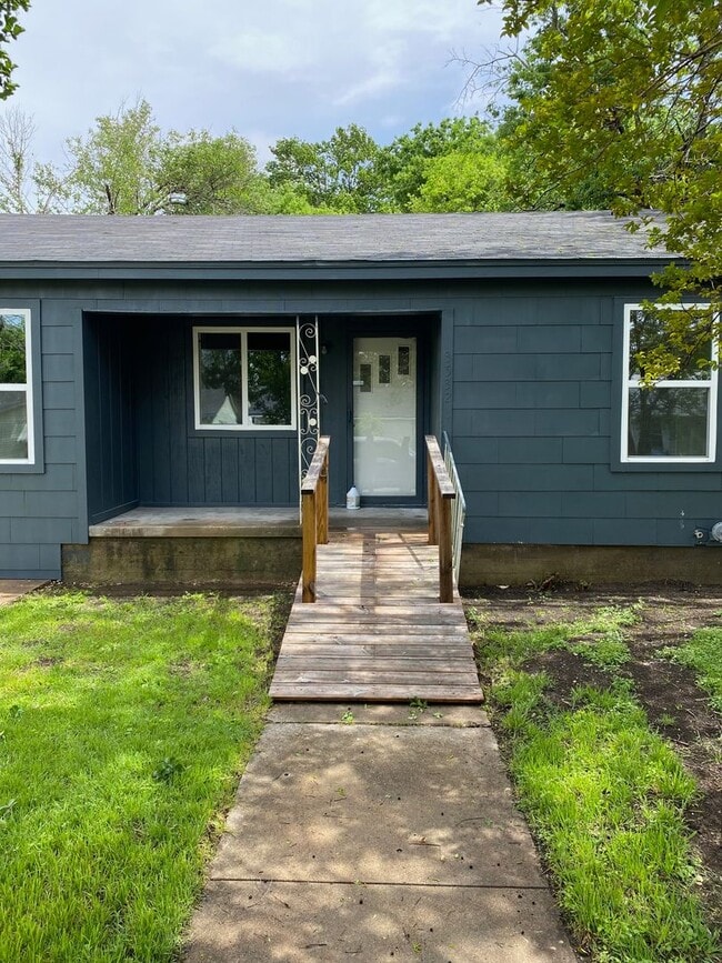 Building Photo - 3532 Windsor Ave