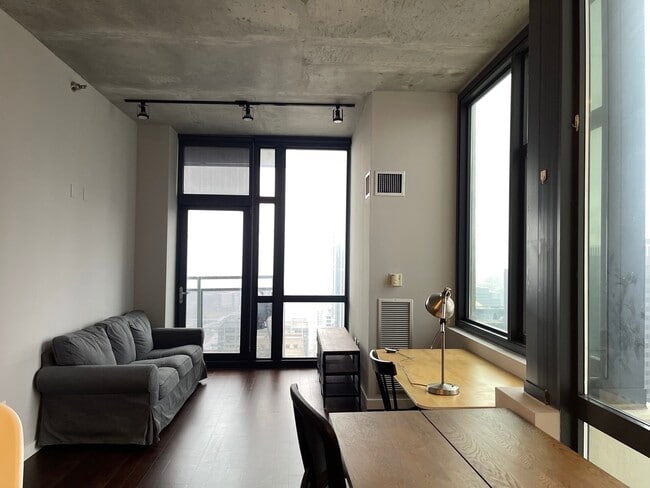 Building Photo - 235 W Van Buren St