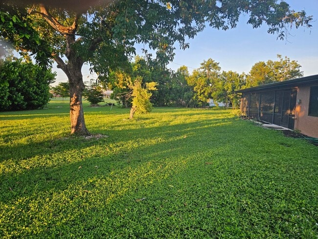 Building Photo - 309 Tarpon Dr