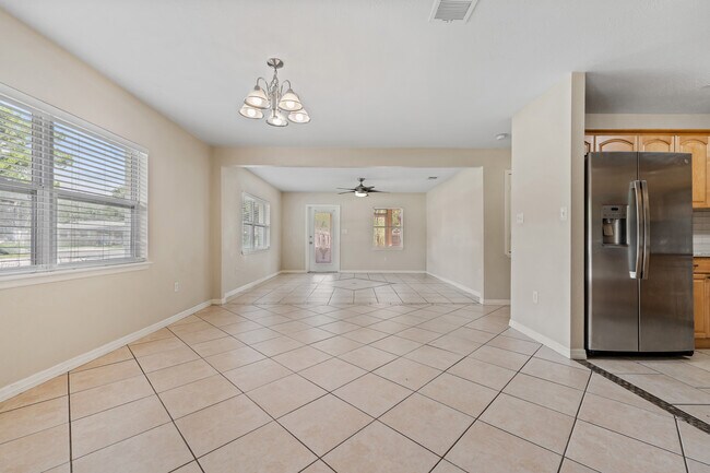 Foto del edificio - 585 N Wayman St