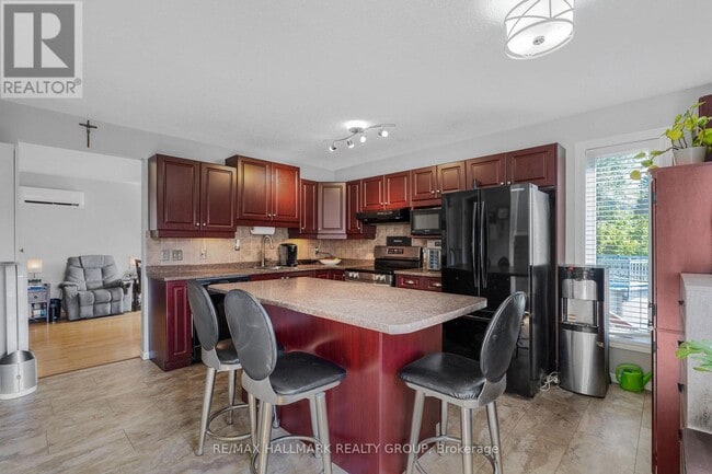 Building Photo - 1115 Cholette Crescent