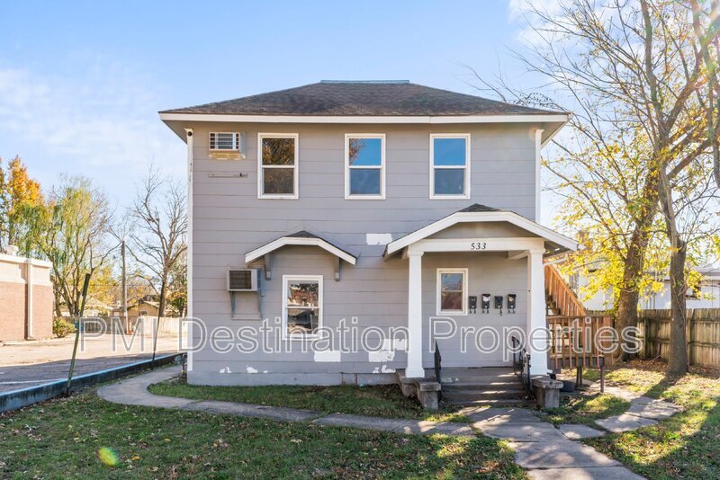Foto principal - 533 Brown Ave