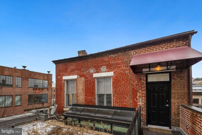 Building Photo - 3034 M St NW