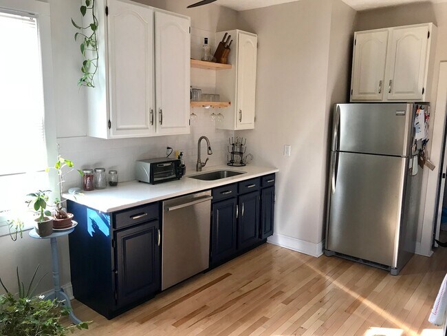 Building Photo - 2091 W 28th St