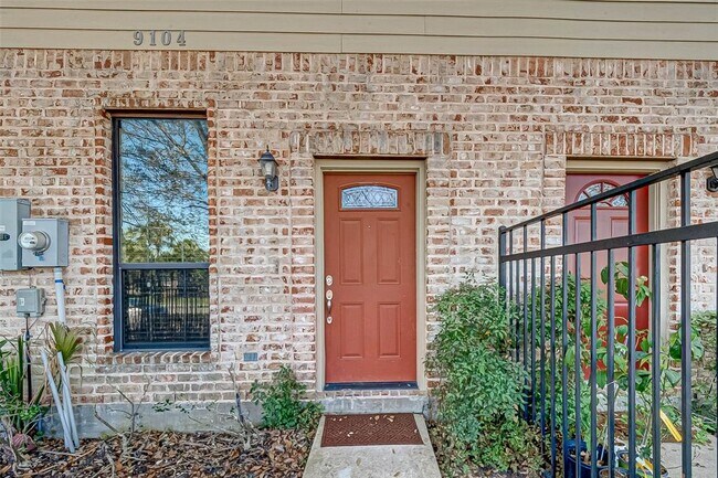 Building Photo - 9104 Lakes at 610 Dr